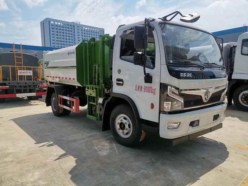  东风大福瑞卡挂桶式垃圾车